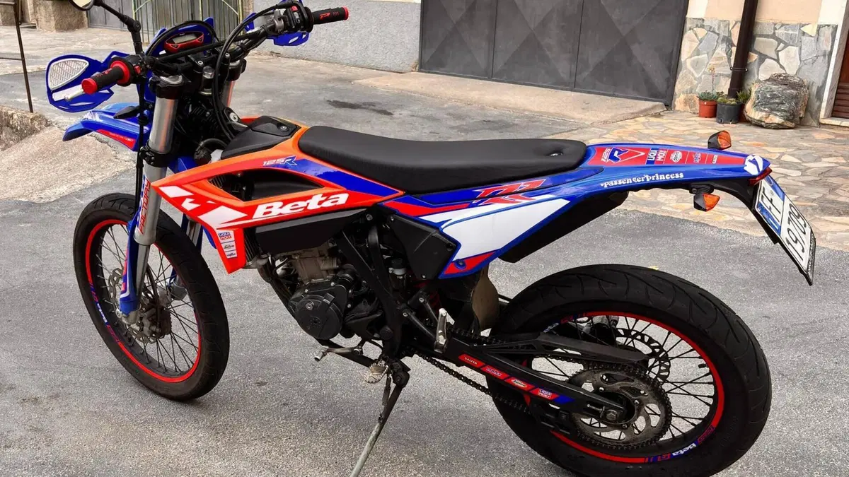 Betamotor RR 125 4T Motard R (2023 - 24)  (3)