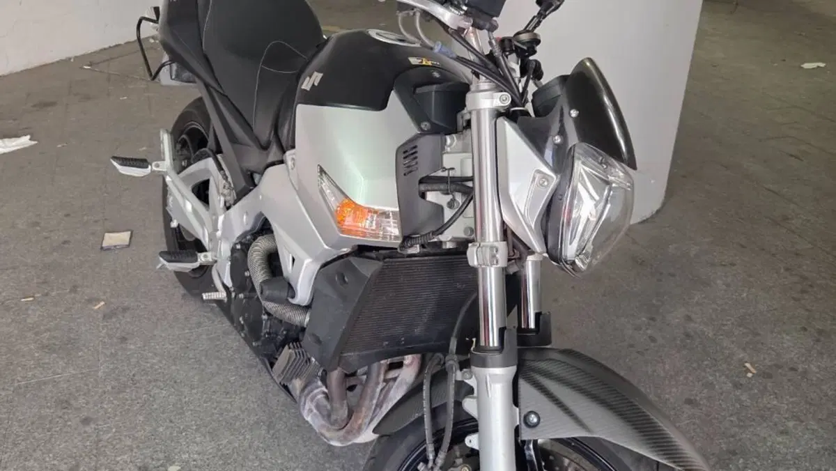 Suzuki GSR 600 (2006 - 11)  (2)