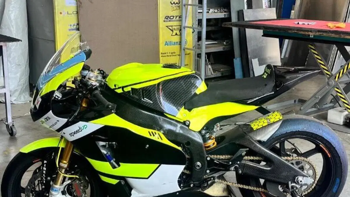 Yamaha YZF R6 (2010 - 16)  (2)
