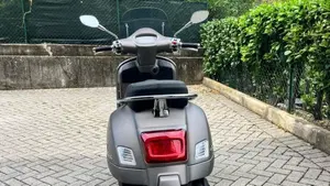 Vespa GTS 300 Super Tech (2023 - 24)  (3)