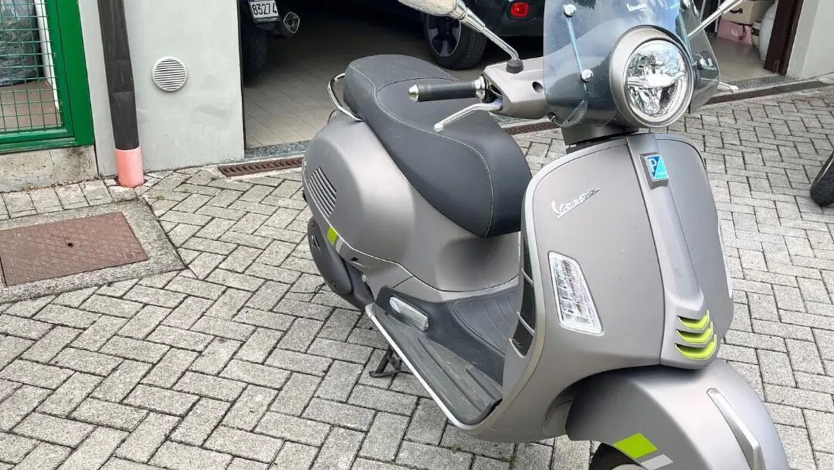 Vespa GTS 300 Super Tech (2023 - 24)  (5)