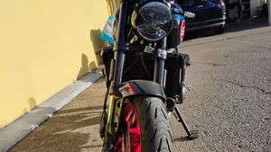Triumph Trident 660 Triple Tribute Edition (2025 - 26)  (2)