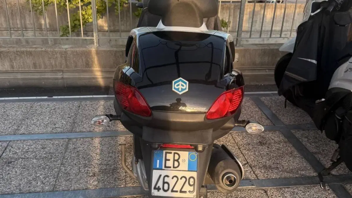Piaggio MP3 300 Touring/LT (2011 - 13)  (3)