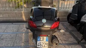Piaggio MP3 300 Touring/LT (2011 - 13)  (3)