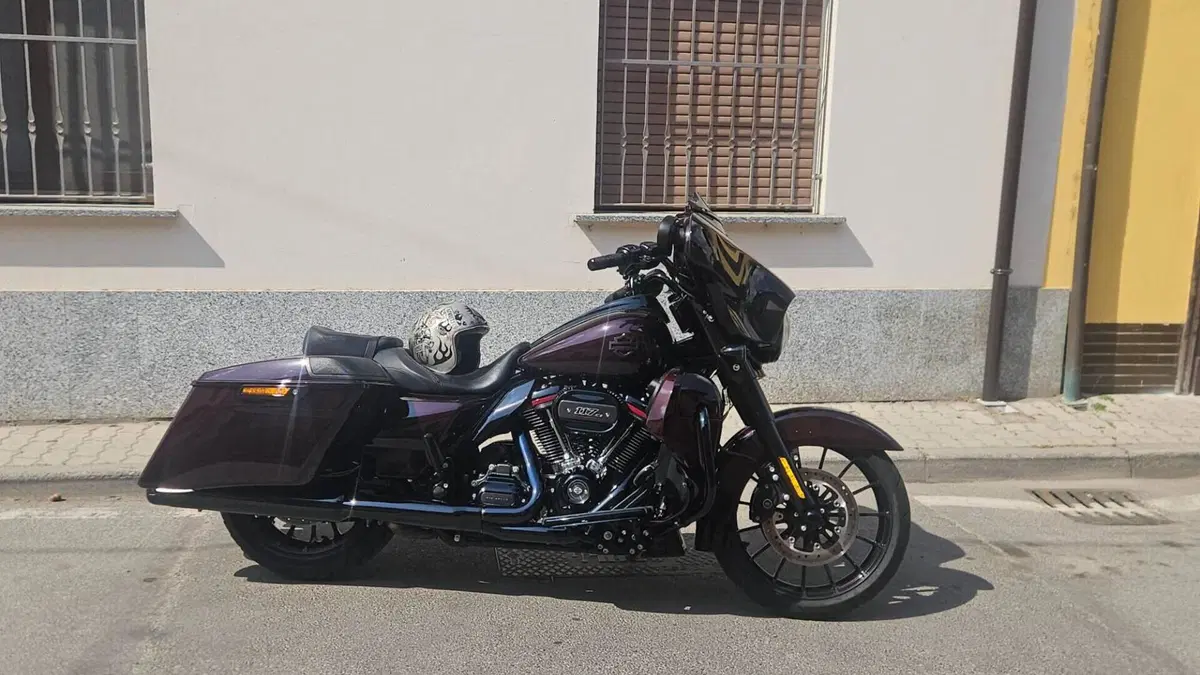 Harley-Davidson 117 Street Glide (2018 - 20) - FLHXSE 