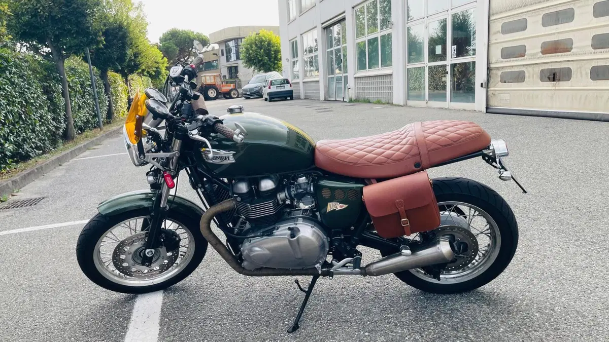 Triumph Thruxton 900 (2004 - 15)  (2)