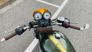 Triumph Thruxton 900 (2004 - 15)  (4)