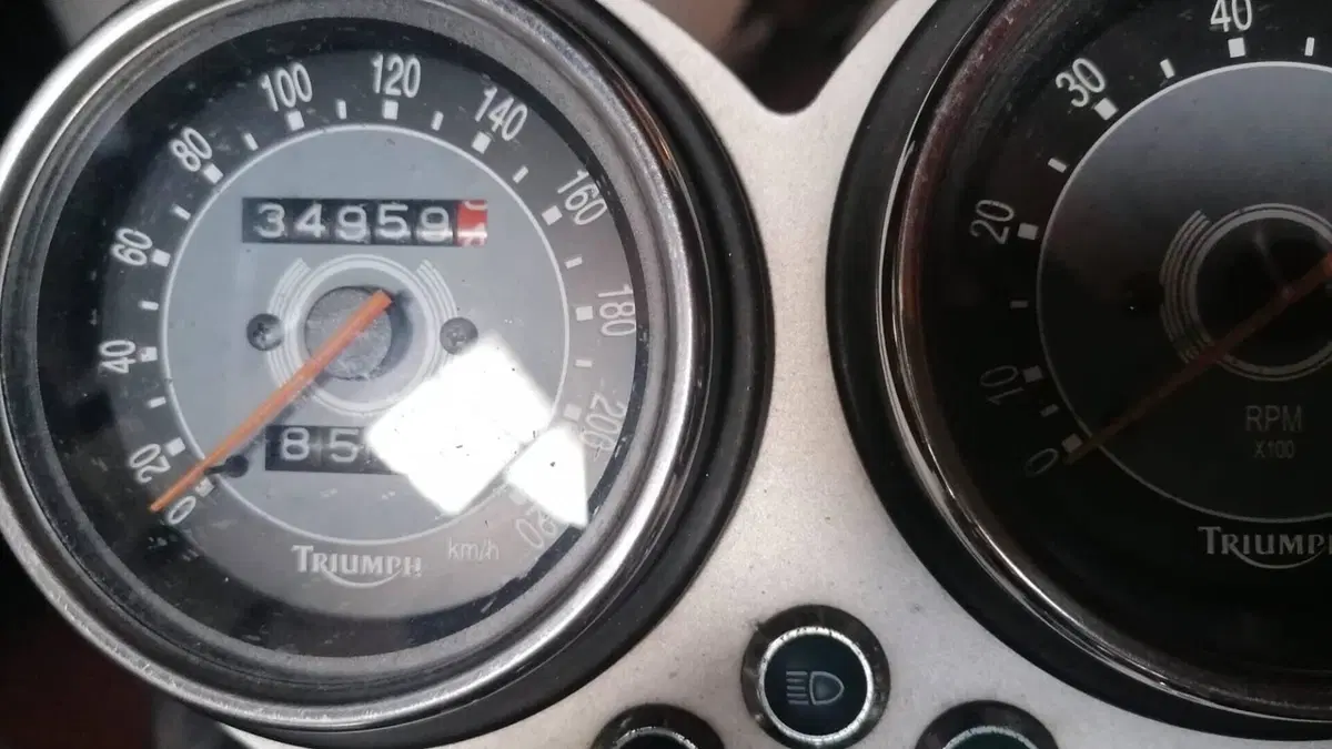 Triumph Bonneville T100 (2001 - 07)  (2)