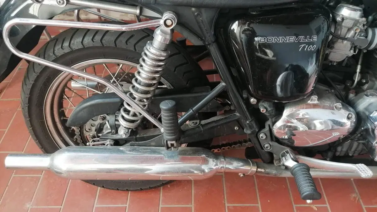Triumph Bonneville T100 (2001 - 07)  (3)