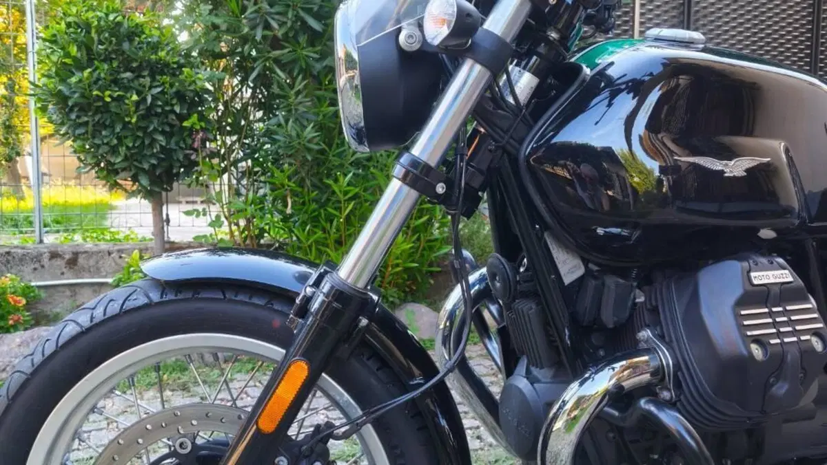 Moto Guzzi V7 III Special (2017 - 20)  (3)