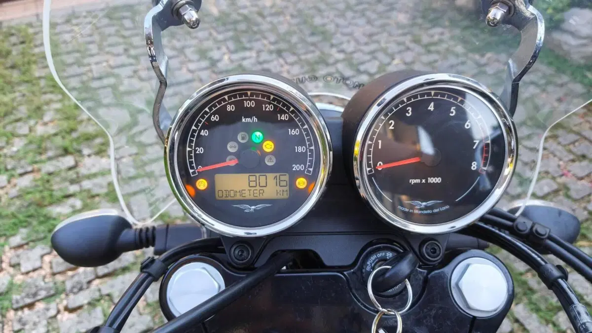 Moto Guzzi V7 III Special (2017 - 20)  (6)
