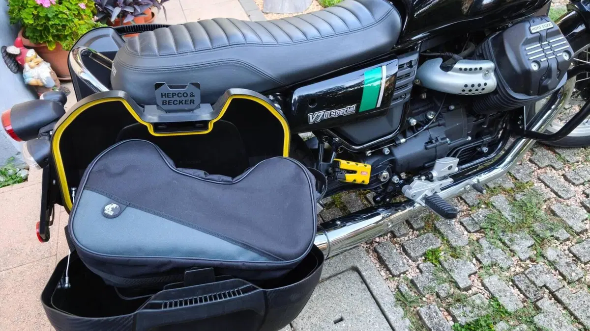 Moto Guzzi V7 III Special (2017 - 20)  (8)