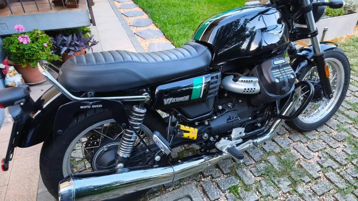 Moto Guzzi V7 III Special (2017 - 20)  (10)