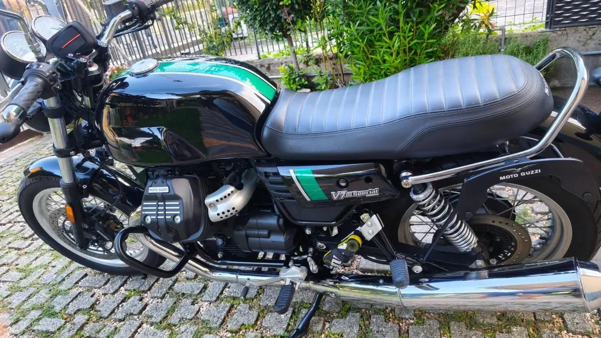 Moto Guzzi V7 III Special (2017 - 20)  (11)