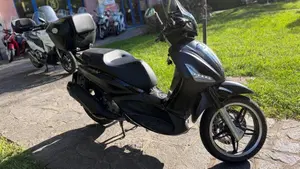 Piaggio Beverly 350 Police ABS-ASR (2018 - 20)  (4)