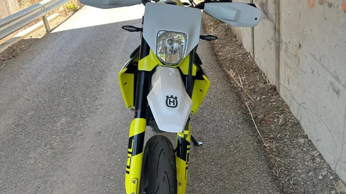 Husqvarna 701 Supermoto (2023 - 25)  (4)