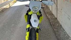 Husqvarna 701 Supermoto (2023 - 25)  (4)