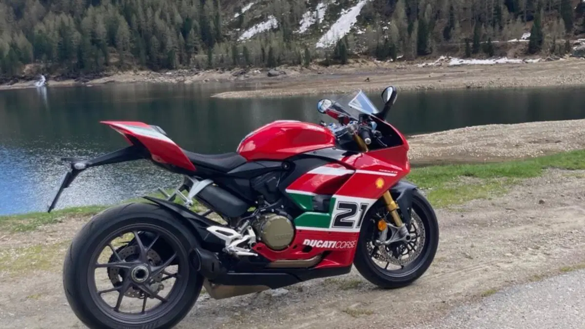 Ducati Panigale V2 Bayliss 1st Championship 20th Anniversary (2021 - 24) 