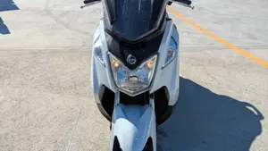Sym Joymax 300 Z+ (2021 - 24)  (7)