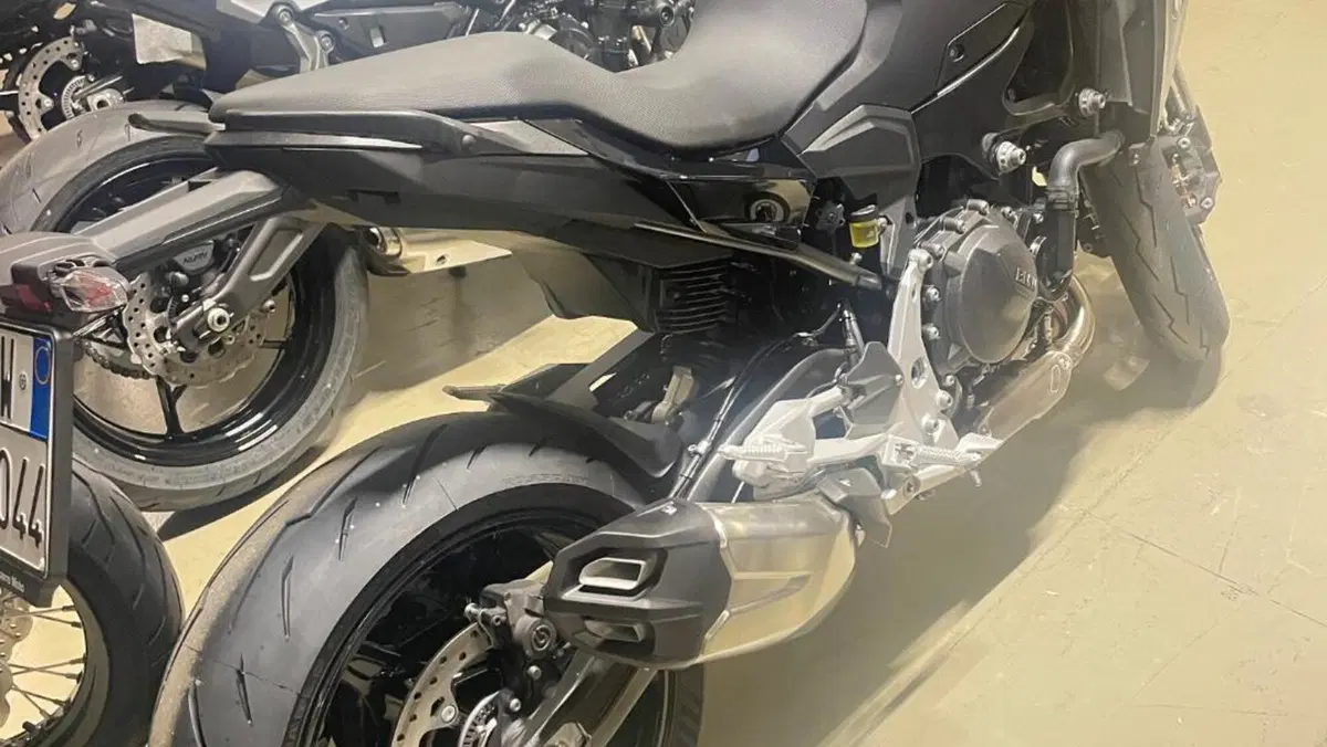 Bmw F 900 R (2025 - 27)  (4)