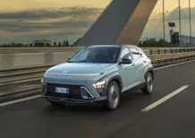 Si può scegliere un SUV compatto senza rinunciare a spazio, bagagliaio e dotazioni? Il caso Hyundai Kona
