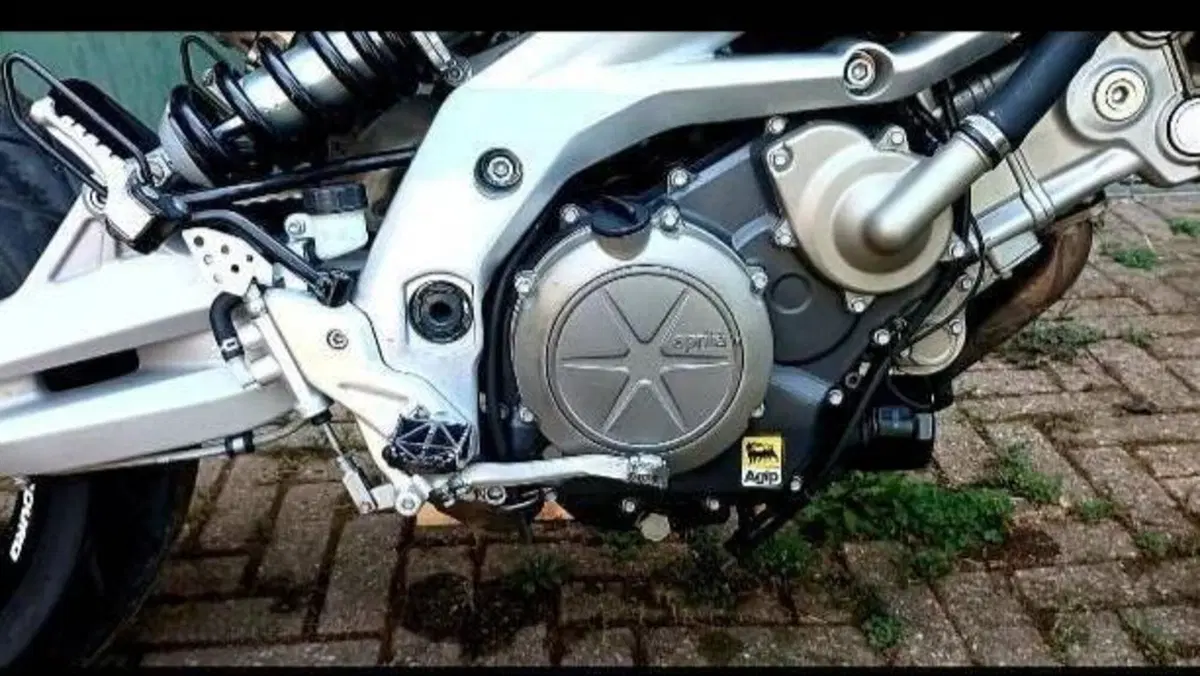 Aprilia Dorsoduro 750 (2009 - 14)  (6)
