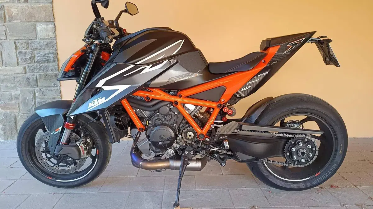 KTM 1290 Super Duke RR (2023)  (3)