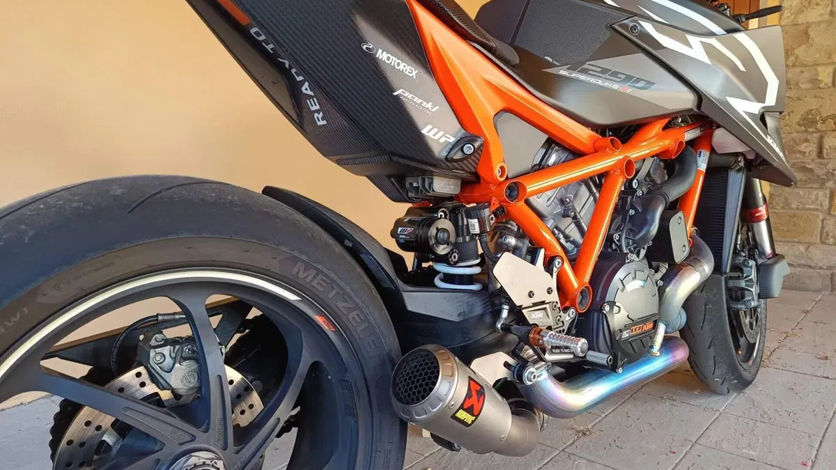 KTM 1290 Super Duke RR (2023)  (4)
