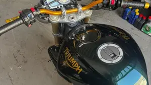 Triumph Street Triple (2007 - 12)  (4)