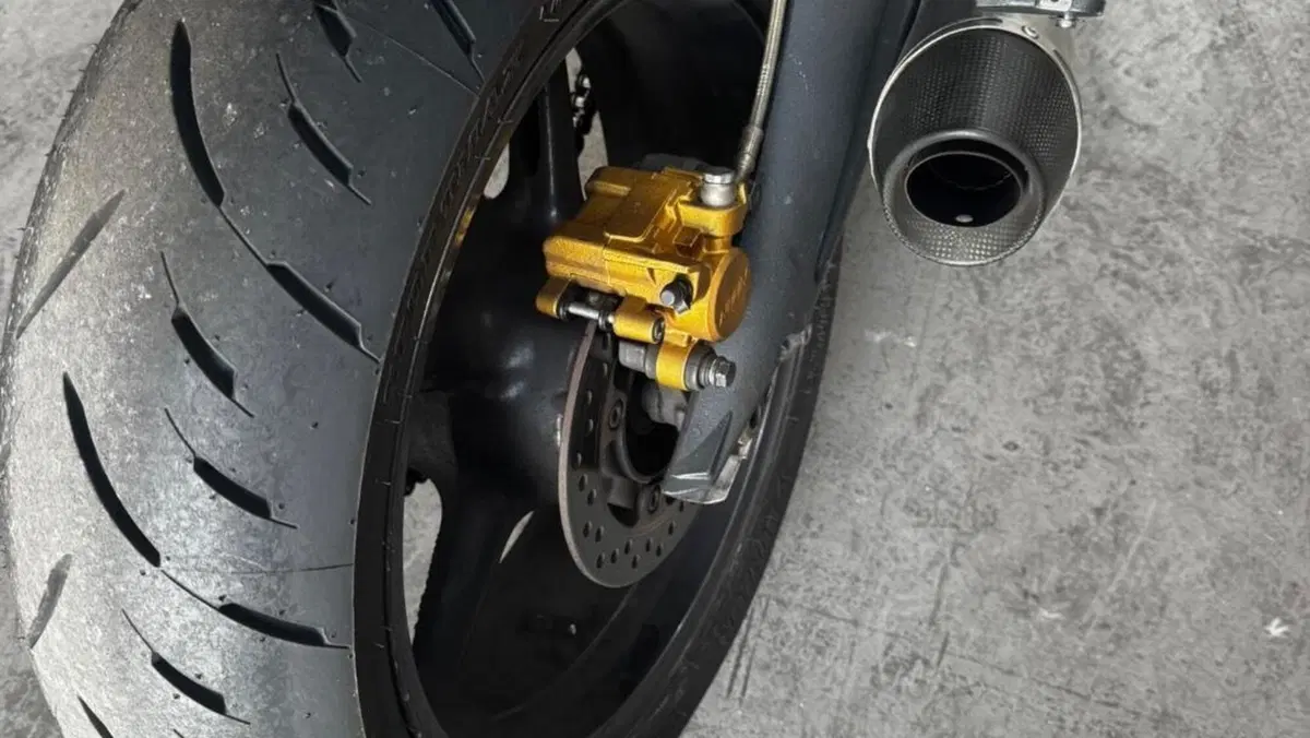 Triumph Street Triple (2007 - 12)  (6)
