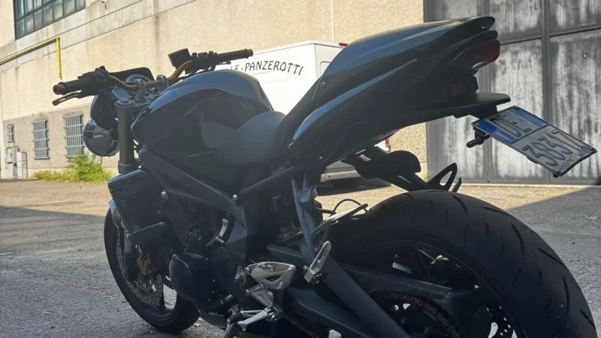 Triumph Street Triple (2007 - 12)  (9)
