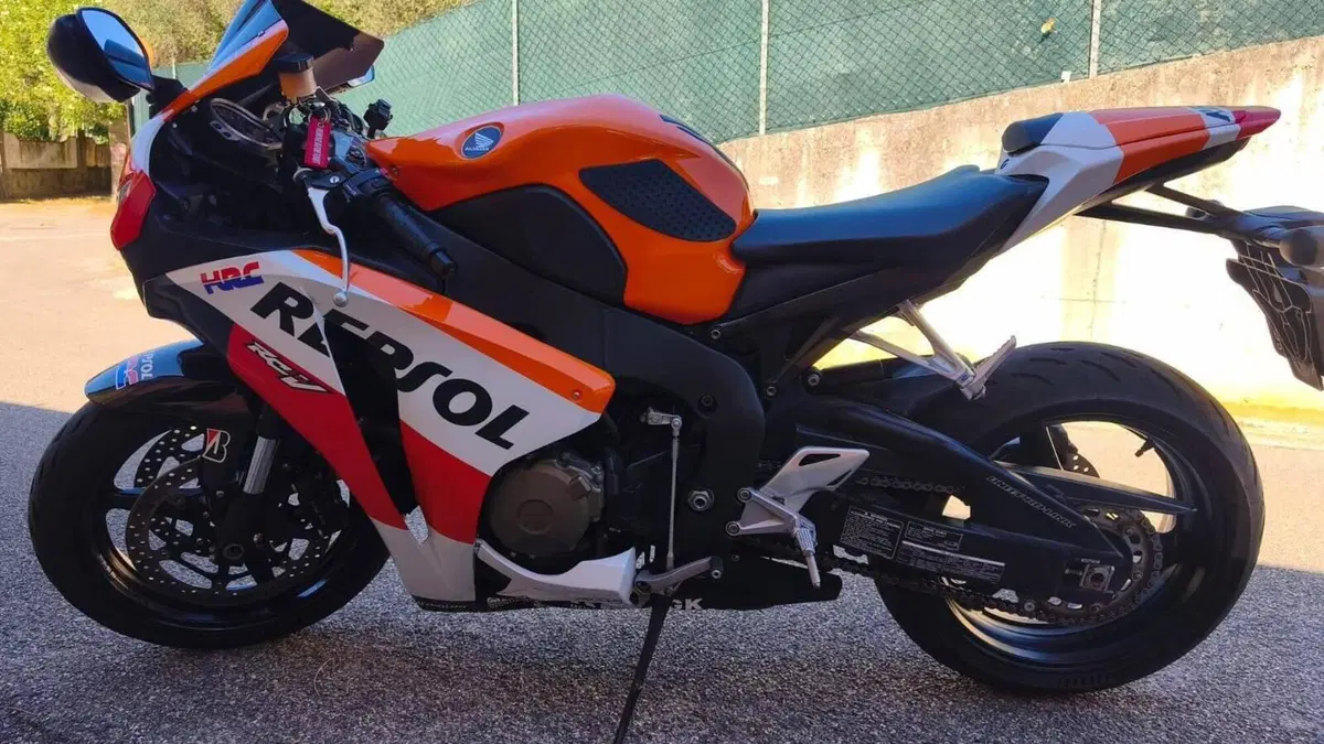 Honda CBR 1000 RR Fireblade (2008 - 11)  (2)