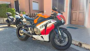 Honda CBR 1000 RR Fireblade (2008 - 11)  (3)