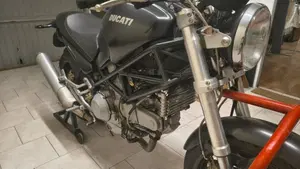 Ducati Monster 900 Dark I.E. (1999 - 02) 