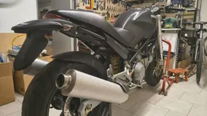 Ducati Monster 900 Dark I.E. (1999 - 02)  (2)