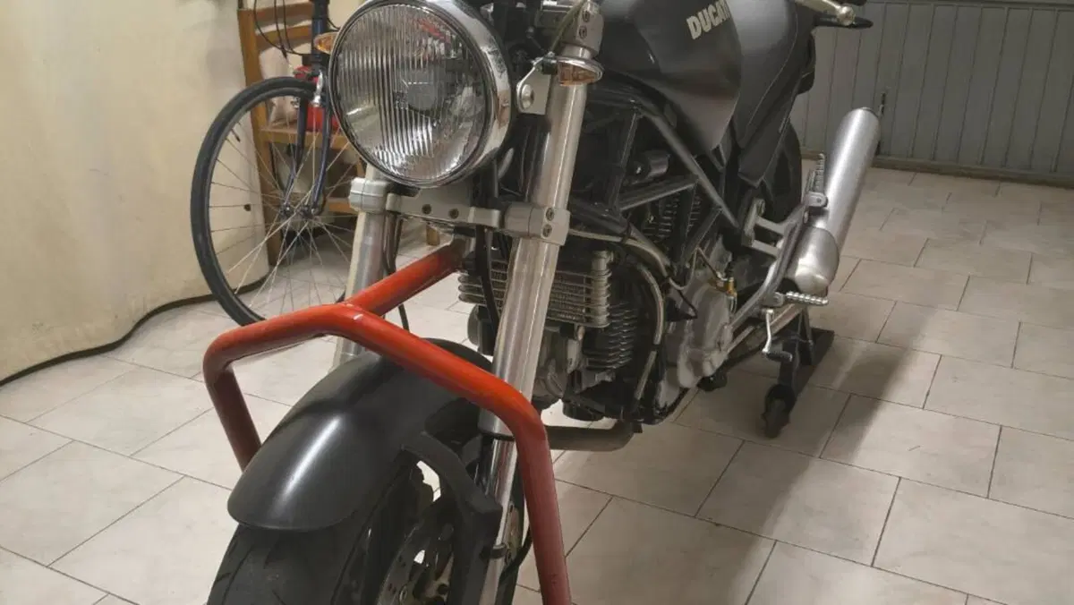 Ducati Monster 900 Dark I.E. (1999 - 02)  (3)