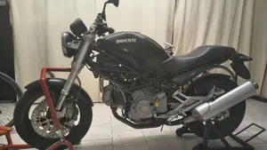 Ducati Monster 900 Dark I.E. (1999 - 02)  (4)