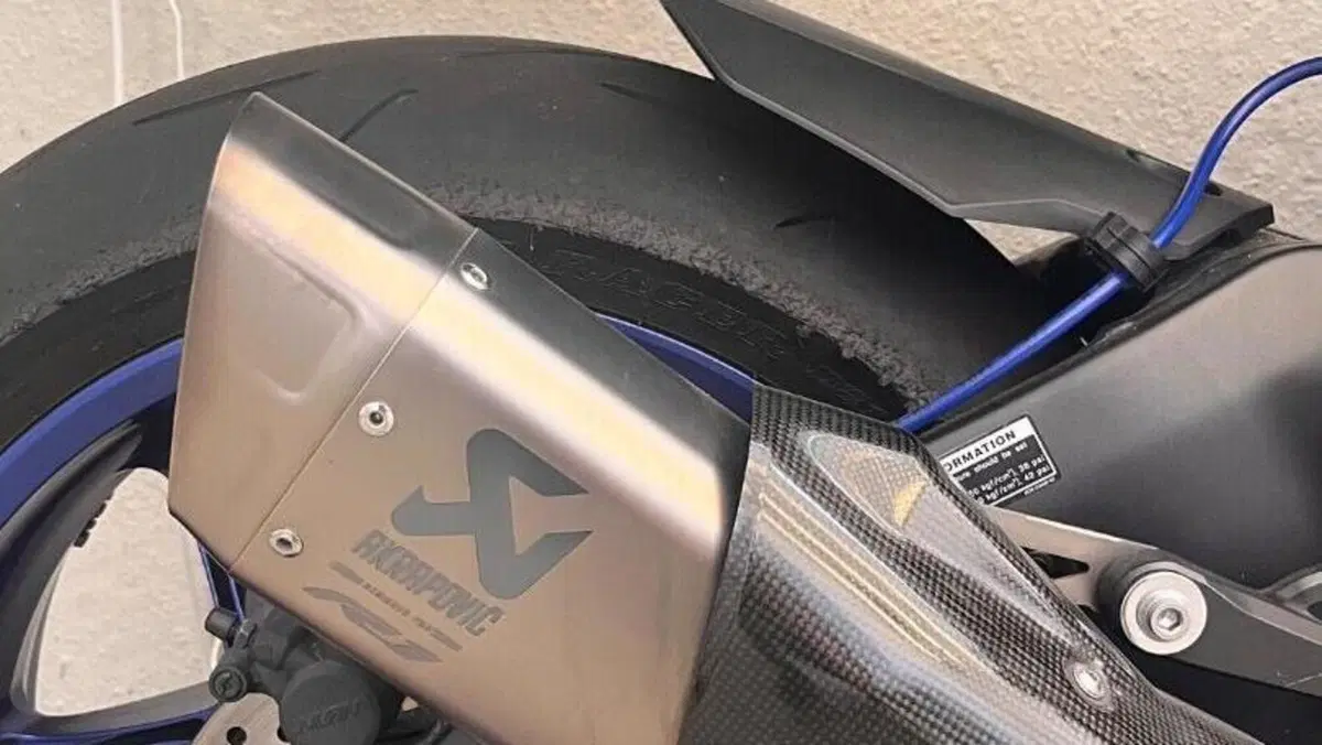 Yamaha YZF R1 (2015 - 16)  (3)