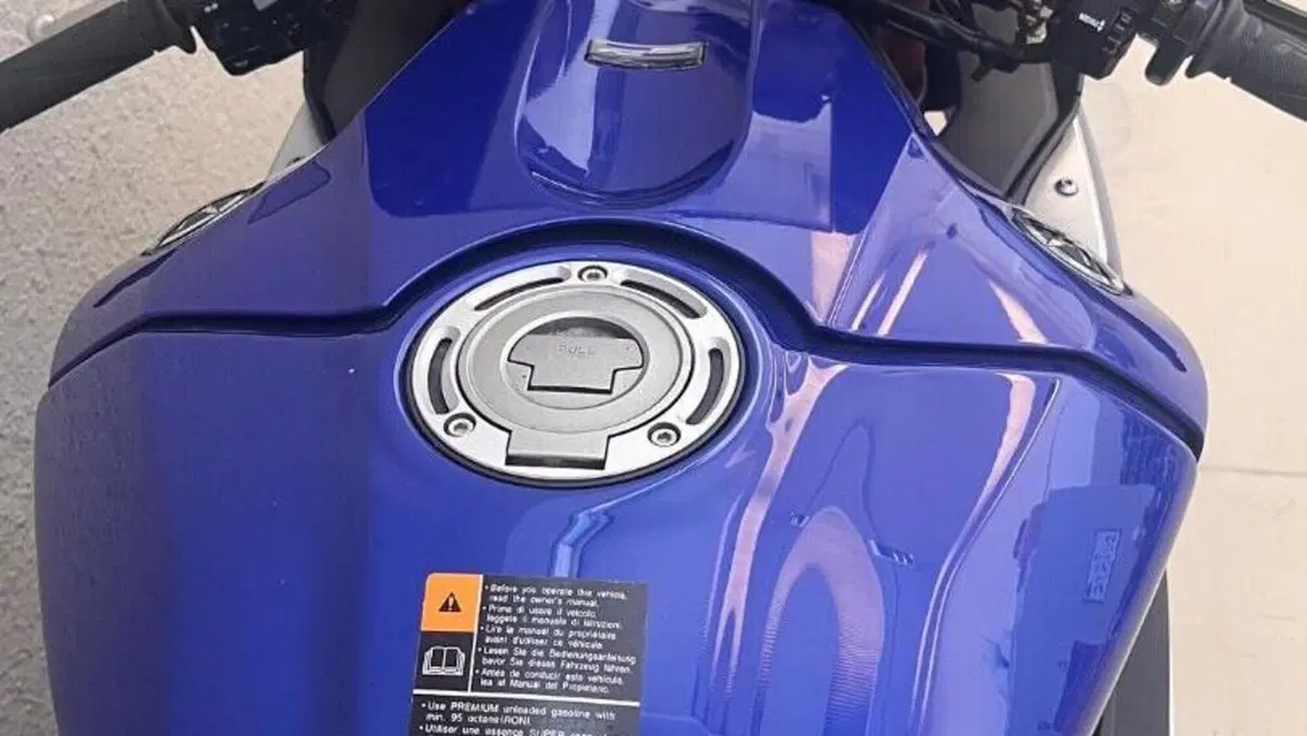 Yamaha YZF R1 (2015 - 16)  (7)