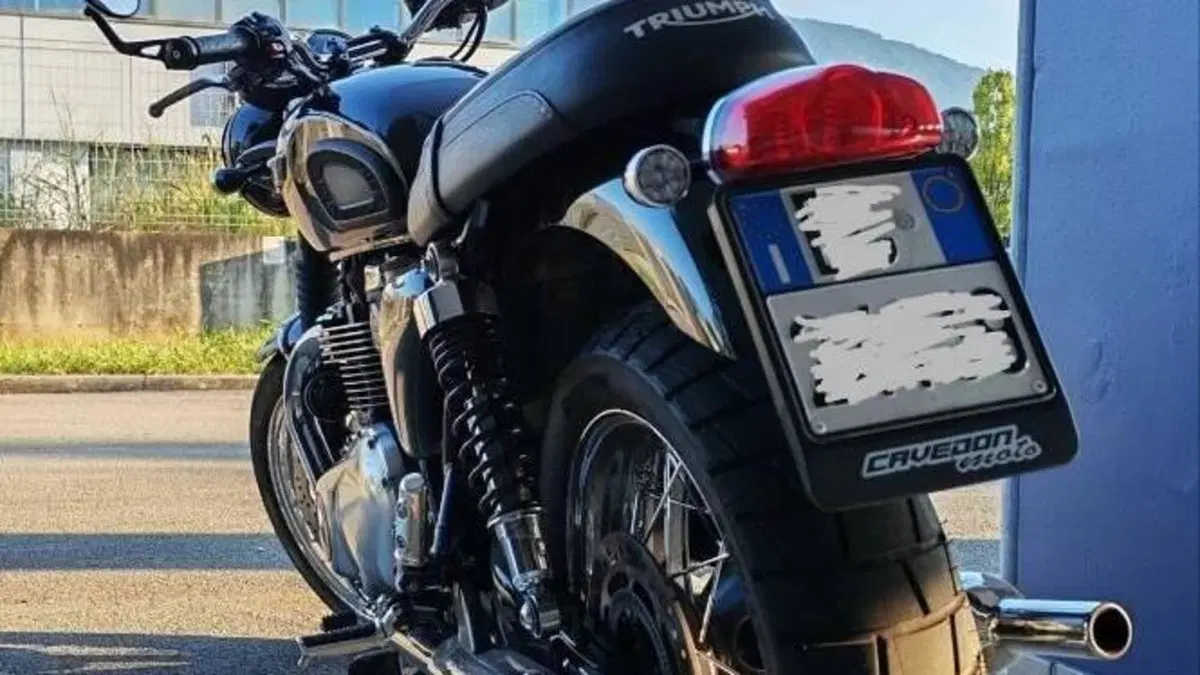 Triumph Bonneville T120 (2016 - 20)  (3)