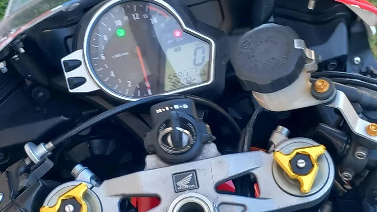 Honda CBR 1000 RR Fireblade (2008 - 11)  (6)