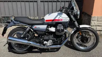 Moto Guzzi V7 Stone Special Edition (2022 - 25) usata