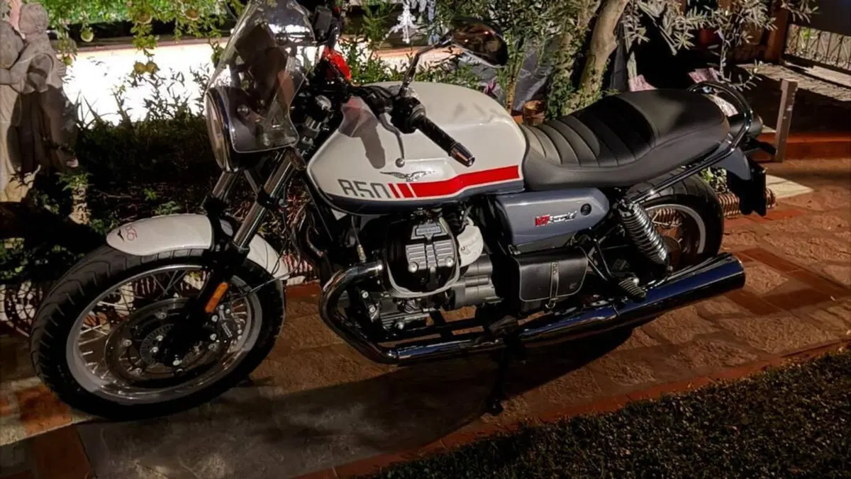 Moto Guzzi V7 Stone Special Edition (2022 - 25)  (3)