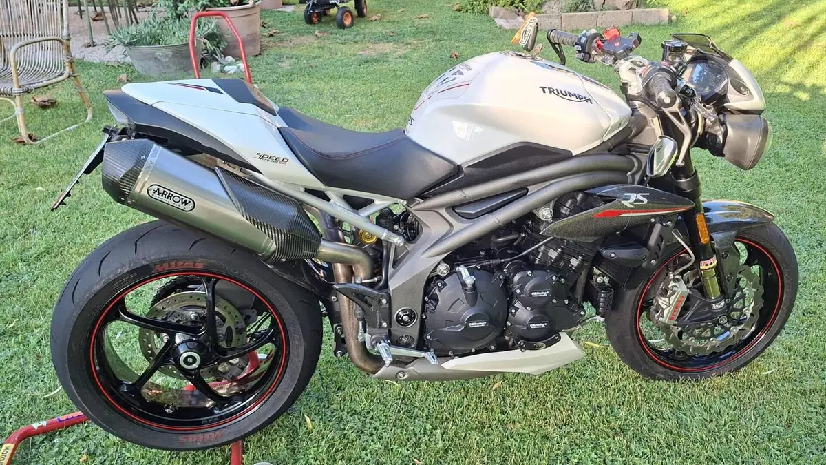 Triumph Speed Triple 1050 RS (2018 - 20)  (3)