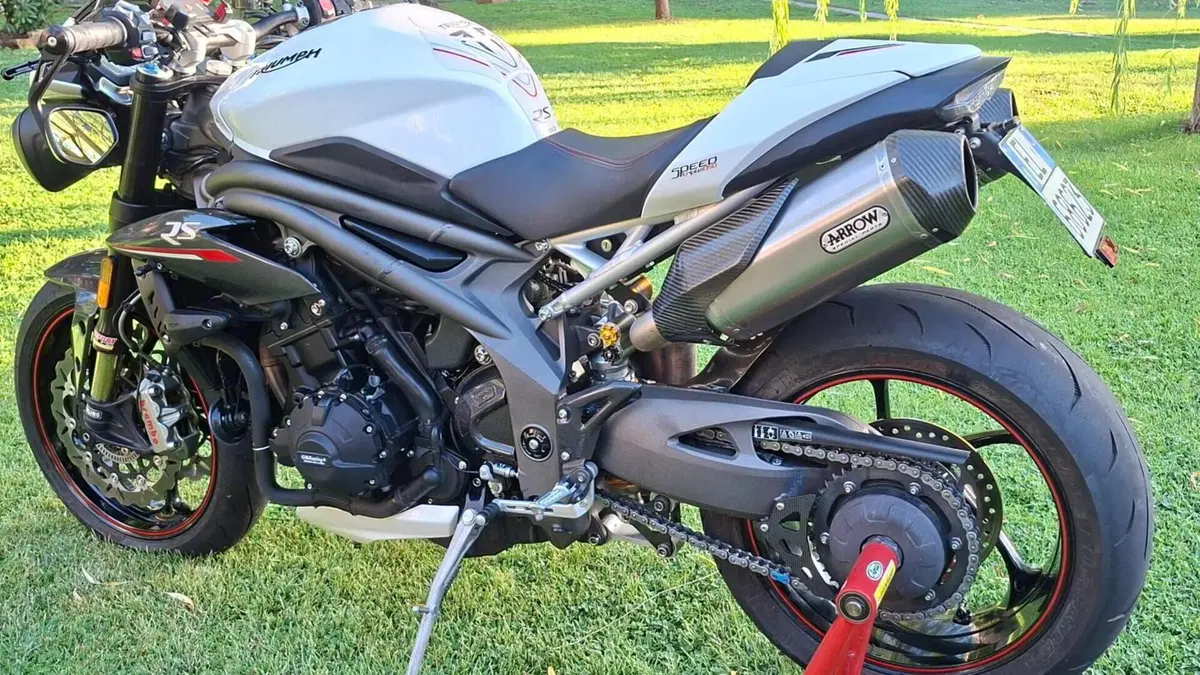 Triumph Speed Triple 1050 RS (2018 - 20)  (10)