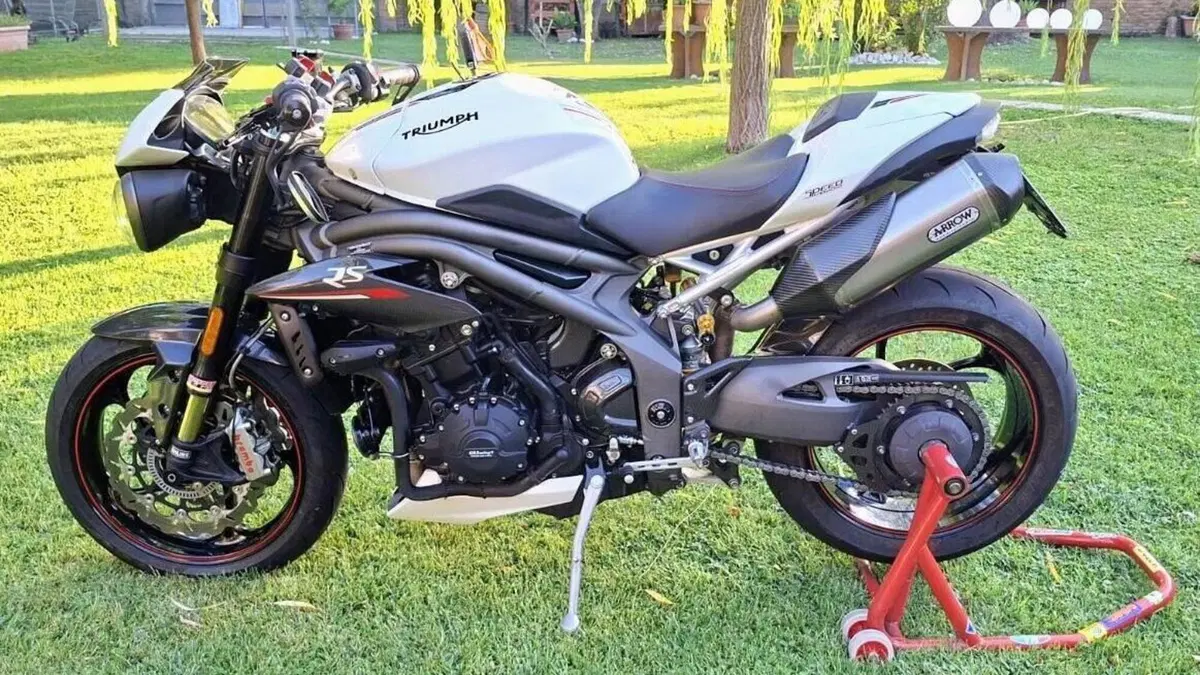 Triumph Speed Triple 1050 RS (2018 - 20)  (13)