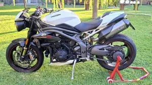Triumph Speed Triple 1050 RS (2018 - 20)  (13)