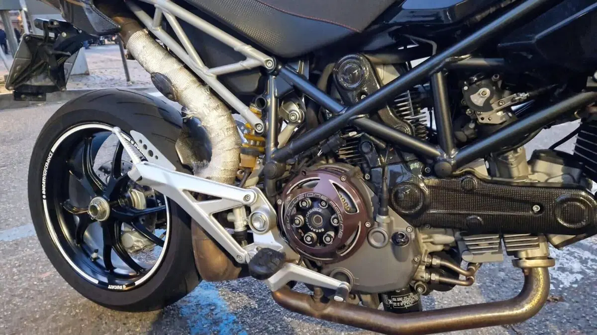 Ducati Hypermotard 1100 EVO SP (2010 - 12)  (4)