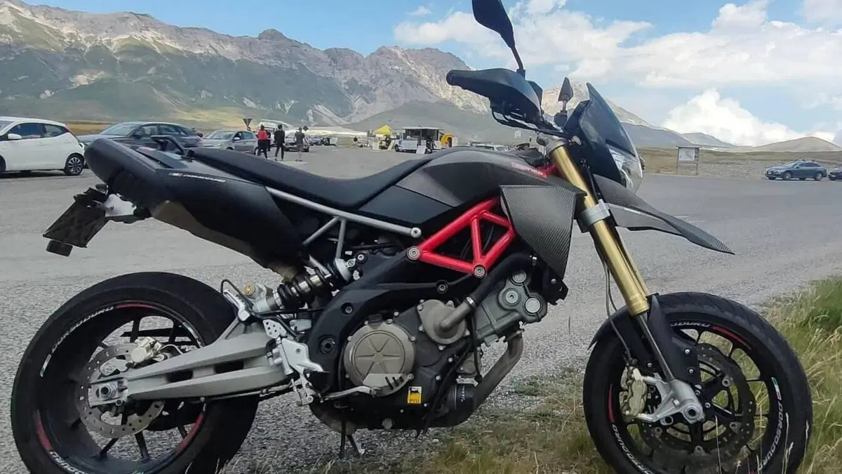 Aprilia Dorsoduro 750 Factory (2010 - 13) 