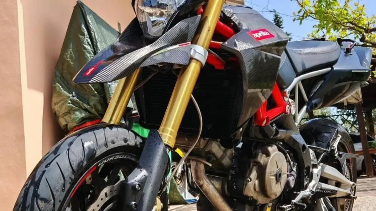 Aprilia Dorsoduro 750 Factory (2010 - 13)  (3)